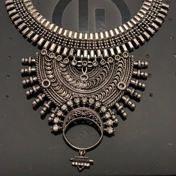 NEW DYLANLEX CRYSTAL SILVER STATEMENT NECKLACE - Picture 6 of 7